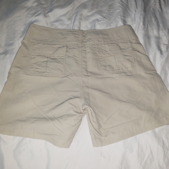 Khaki cargo style Bermuda Length Shorts Size 6 - Picture 3 of 6